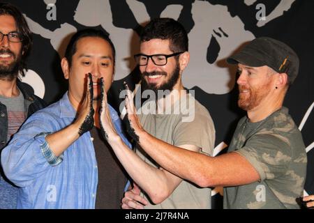 LOS ANGELES - GIUGNO 18: Joe Hahn, Brad Delson, Dave Farrell al Linkin Park Rockwalk Inducting Ceremony al Guitar Center il 18 Giugno 2014 a Los Angeles, CA Foto Stock