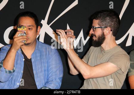 LOS ANGELES - GIUGNO 18: Joe Hahn, Brad Delson al Linkin Park Rockwalk Inducting Ceremony al Guitar Center il 18 Giugno 2014 a Los Angeles, CA Foto Stock