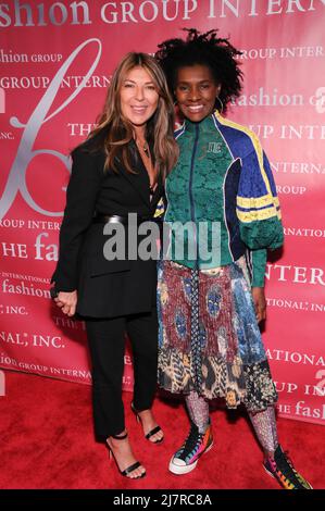 New York, Stati Uniti. 10th maggio 2022. Nina Garcia e Constance White partecipano al Fashion Group International Rising Star Awards, che si tiene presso il faro di New York. Credit: SOPA Images Limited/Alamy Live News Foto Stock