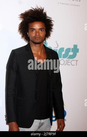 LOS ANGELES - GIU 24: EKA Darville al Gala annuale della sete 5th al Beverly Hilton Hotel il 24 Giugno 2014 a Beverly Hills, CA Foto Stock