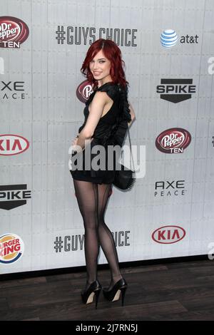 LOS ANGELES - GIUGNO 7: Chloe Dykstra al premio "Guys Choice 2014" di The Spike TV presso i Sony Studios il 7 giugno 2014 a Culver City, California Foto Stock