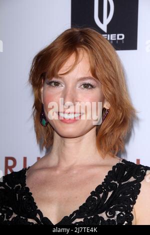 LOS ANGELES - Oct 7: Alicia Witt al 'Rudderless' Premiere al Vista Theatre il 7 ottobre 2014 a Los Angeles, CA Foto Stock