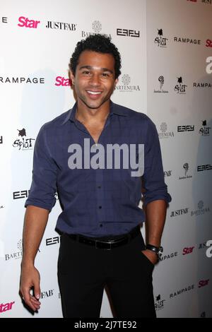 LOS ANGELES - Oct 9: Corbin Bleu alla Star Magazine Scene Stealers Event a Lure il 9 ottobre 2014 a Los Angeles, CA Foto Stock