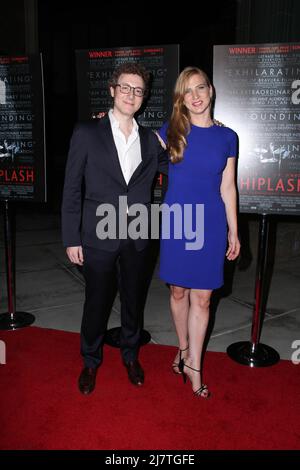 LOS ANGELES - Oct 6: Nicholas Britell, Helen Estabrook al 'Whiplash' Premiere al Bing Theatre al LACMA il 6 ottobre 2014 a Los Angeles, CA Foto Stock