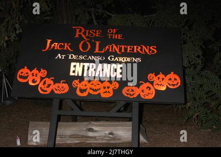 LOS ANGELES - Oct 4: L'atmosfera alla NASCITA del Jack o'Lanterns a Descanto Gardens il 4 ottobre 2014 a la Canada Flintridge, CA Foto Stock