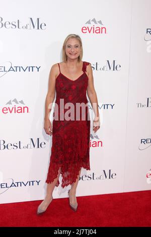 LOS ANGELES - Oct 7: Caroline Goodall al 'The Best of Me' LA Premiere al Regal 14 Theatres il 7 ottobre 2014 a Los Angeles, CA Foto Stock