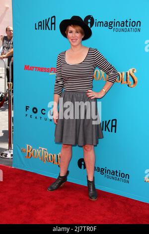 LOS ANGELES - SET 21: Molly Ringwald al 'The Boxtroll' Los Angeles Premiere at Universal City Walk il 21 settembre 2014 a Los Angeles, CA Foto Stock