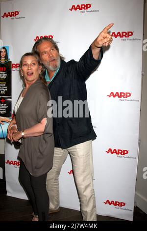 LOS ANGELES - AGO 1: Susan Bridges, Jeff Bridges presso l'AARP Luncheon IHO Jeff Bridges allo Spago il 1 agosto 2014 a Beverly Hills, CA Foto Stock