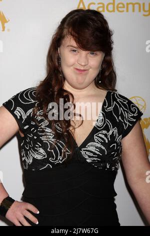 LOS ANGELES - AGO 22: Jamie Brewer alla ricezione del gruppo di pari dei produttori della Television Academy al London Hotel il 22 agosto 2014 a West Hollywood, CA Foto Stock