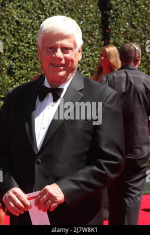 LOS ANGELES - AGO 16: Robert Morse al Creative Emmy Awards 2014 - Arrivi al Nokia Theatre il 16 agosto 2014 a Los Angeles, CA Foto Stock