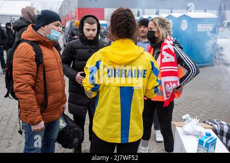 Simon Becker / le Pictorium - punto di accoglienza dei rifugiati di Korczowa al confine polacco-ucraino - 6/3/2022 - Polonia / Jaroslaw / Korczowa - Volunt Foto Stock