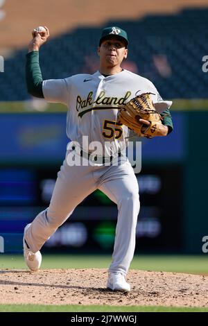 DETROIT, mi - 10 MAGGIO: Il lanciatore titolare degli Oakland Athletics Adrian Martinez (55) lancia contro i Detroit Tigers al Comerica Park il 10 maggio 2022 a Detroit, Michigan. (Joe Robbins/immagine dello sport) Foto Stock
