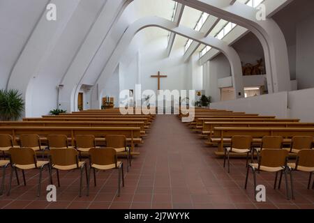 Chiesa di Riola di Alvar Aalto. Un bell'esempio di stile internazionale - ben adattato all'ambiente e un interno luminoso e sereno. Foto Stock