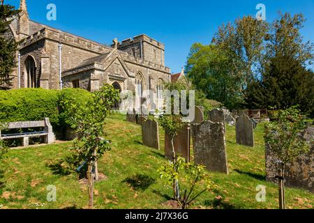 La chiesa di San Pietro, Boughton Monchelsea nel Kent, è un'ottima tappa sul sentiero Greensands Way, Regno Unito Foto Stock