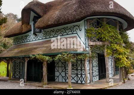 Cottage svizzero ornamentale a Kilcommon, Irlanda. Foto Stock