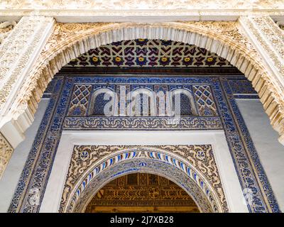 Decorazioni Mudejar in Sala de los Pasos Perdidos (Sala dei passi perduti) in Palacio del Rey Don Pedro (Palazzo del Re Don Pedro) - Real Alcazar - Siviglia, Spagna Foto Stock