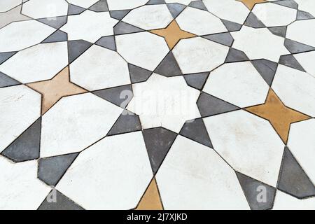 Mosaico di pietra, piastrelle di pavimento con motivo geometrico arabo, trama foto di sfondo Foto Stock