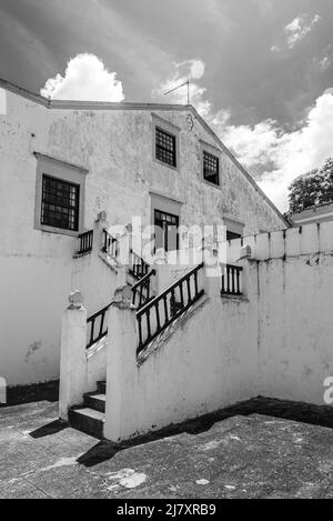 Foto in bianco e nero di una vecchia casa colonica in Brasile Foto Stock