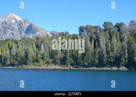 Vista panoramica sul lago Nahuel Huapi in Argentina vicino a Bariloche Foto Stock