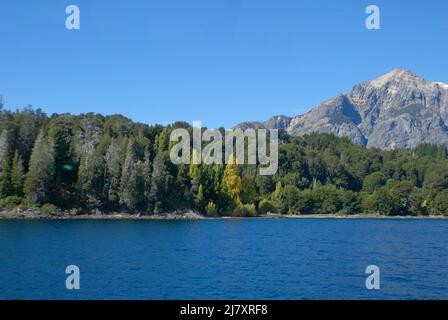 Vista panoramica sul lago Nahuel Huapi in Argentina Foto Stock