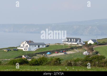 Vista di Port Issac verso Tintagel North Cornwall Inghilterra UK Foto Stock