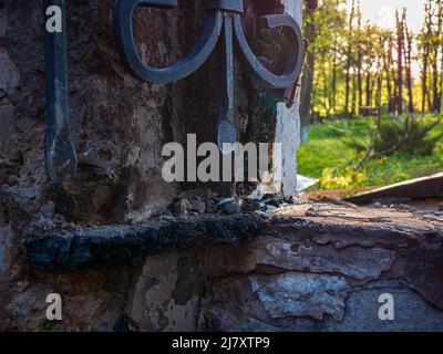 Regione di Kharkiv, Skovorodinovka, Skovorodinivka, Ucraina - 05.07.2022: Edificio bruciato del monumento di Skovoroda fuoco risultato attacco missilistico sciopero Foto Stock