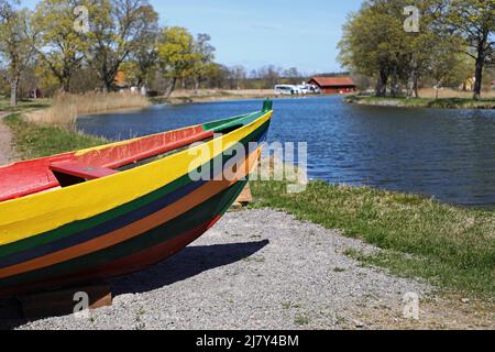 Tempo stagionale, canale di Göta al Glass & Gastrobar di Claudia a Ljung, Svezia, durante il giovedì. Foto Stock