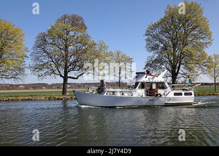 Tempo stagionale, canale di Göta a Ljung, Svezia, durante il giovedì. Foto Stock