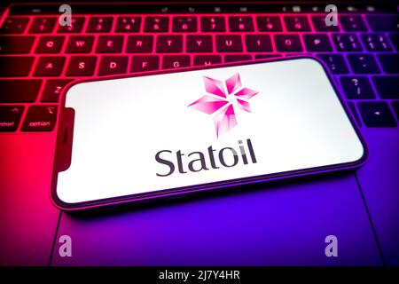 Cina. 08th maggio 2022. In questa figura, sullo schermo dello smartphone viene visualizzato il logo Statoil. (Foto di Sheldon Cooper/SOPA Images/Sipa USA) Credit: Sipa USA/Alamy Live News Foto Stock