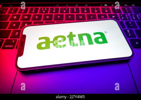 Cina. 08th maggio 2022. In questa figura, sullo schermo di uno smartphone viene visualizzato il logo Aetna. (Foto di Sheldon Cooper/SOPA Images/Sipa USA) Credit: Sipa USA/Alamy Live News Foto Stock