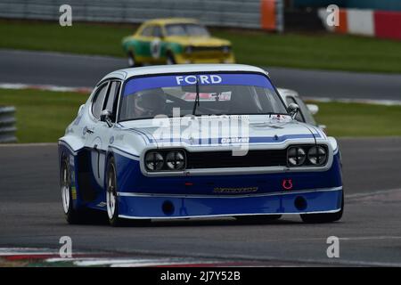 Gary Pearson, Alex Brundle, Ford Capri RS3100, una gara di un'ora con l'opzione di un secondo pilota in berline iconiche e piloti da turismo che compet Foto Stock