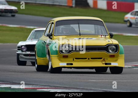 Nick Whale, Ian Guest, Ford Escort RS 1600, Una corsa di un'ora con l'opzione di un secondo pilota in berline iconiche e gare automobilistiche da turismo che ha gareggiato Foto Stock