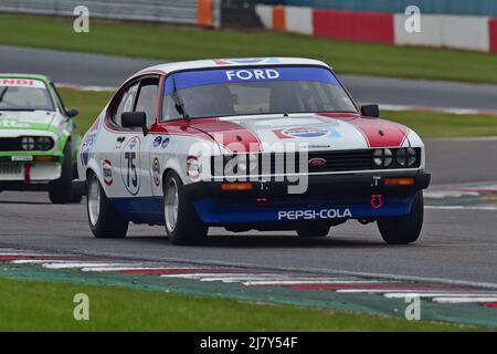 Jonathan White, Ford Capri 3 litri S, Una gara di un'ora con l'opzione di un secondo pilota in berline iconiche e piloti di auto da turismo che gareggiavano da t Foto Stock