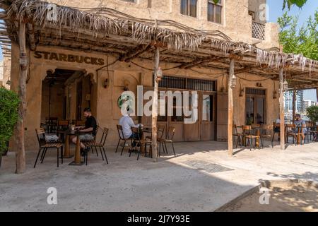 Caffetteria nella parte vecchia della città di Dubai, Emirati Arabi Uniti, 29 ottobre 2021. (Foto CTK/Ondrej Zaruba) Foto Stock