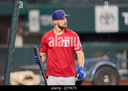 Dallas, Texas, Stati Uniti. 10th maggio 2022. Il primo baseman del Texas Eli White (41) durante il pre-gioco con i Kansas City Royals e i Texas Rangers tenuti al Globe Life Field di Dallas Tx. David Seelig/Cal Sport medi. Credit: csm/Alamy Live News Foto Stock