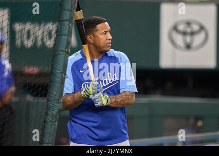 Dallas, Texas, Stati Uniti. 10th maggio 2022. Kansas City Catcher Salvador Perez (13) durante la partita con Kansas City Royals e Texas Rangers tenuti al Globe Life Field di Dallas Tx. David Seelig/Cal Sport medi. Credit: csm/Alamy Live News Foto Stock