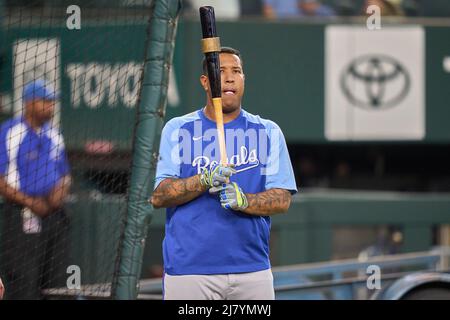 Dallas, Texas, Stati Uniti. 10th maggio 2022. Kansas City Catcher Salvador Perez (13) durante la partita con Kansas City Royals e Texas Rangers tenuti al Globe Life Field di Dallas Tx. David Seelig/Cal Sport medi. Credit: csm/Alamy Live News Foto Stock