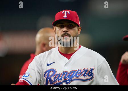 Dallas, Texas, Stati Uniti. 10th maggio 2022. Texas Pitcher Martin Perez (54) prima della partita con Kansas City Royals e Texas Rangers tenuto al Globe Life Field di Dallas Tx. David Seelig/Cal Sport medi. Credit: csm/Alamy Live News Foto Stock