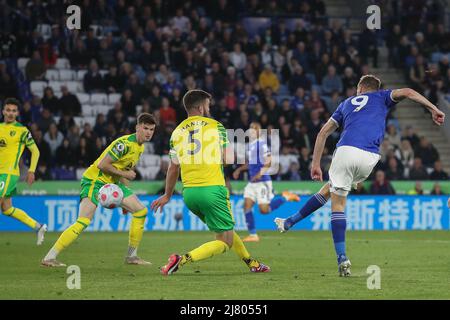 Jamie Vardy #9 di Leicester City prende un colpo che devia fuori Grant Hanley #5 di Norwich City e va dentro per renderlo 1-0 Foto Stock