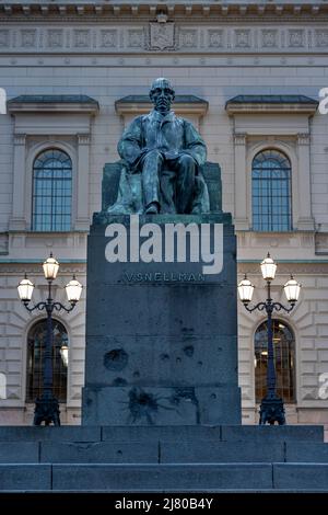 Banca di Finlandia edificio illuminato in primavera crepuscolo Foto Stock