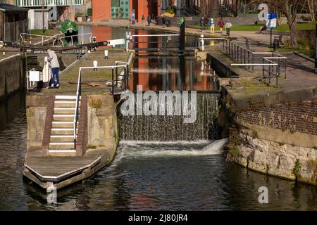 St Pancras Lock, Regent's Canal, Camden, Londra, Regno Unito Foto Stock