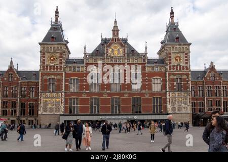 Stazione ferroviaria centrale di Amsterdam, Paesi Bassi, Europa Foto Stock