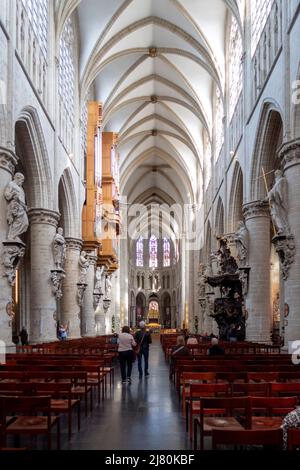 Navata della Cattedrale di San Michele e San Gudula, Bruxelles, Belgio, Europa Foto Stock