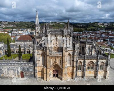 Vista aerea del monastero di Batalha nel Portogallo centrale, in Europa Foto Stock