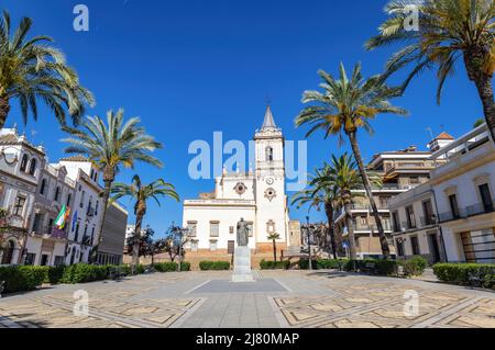 Facciata di Iglesia de San Pedro (St Pietro), nella piazza con lo stesso nome, a Huelva, Andalusia, Spagna Foto Stock