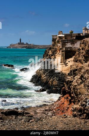 Puerto de la Cruz villaggio con Punta Jandia faro sullo sfondo, Fuerteventura, Isole Canarie, Spagna Foto Stock