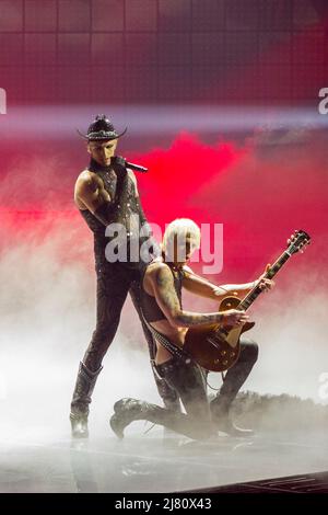 Torino, Italia. 11th maggio 2022. Achille Lauro in performance sul palco del 2022 Torino Eurovisione Song Contest Credit: Marco Destefanis/Alamy Live News Foto Stock