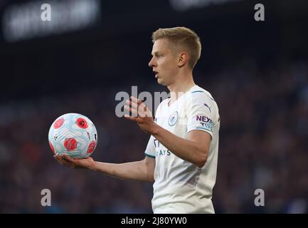 Wolverhampton, Inghilterra, 11th maggio 2022. Oleksandr Zinchenko di Manchester City durante la partita della Premier League a Molineux, Wolverhampton. Il credito dovrebbe essere: Darren Staples / Sportimage Foto Stock