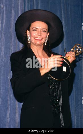 Barbara Steele al Primetime Emmy Awards 41st il 17 settembre 1989 presso il Pasadena Civic Auditorium di Pasadena, California. Credit: Ralph Dominguez/MediaPunch Foto Stock