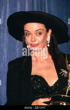 Barbara Steele al Primetime Emmy Awards 41st il 17 settembre 1989 presso il Pasadena Civic Auditorium di Pasadena, California. Credit: Ralph Dominguez/MediaPunch Foto Stock